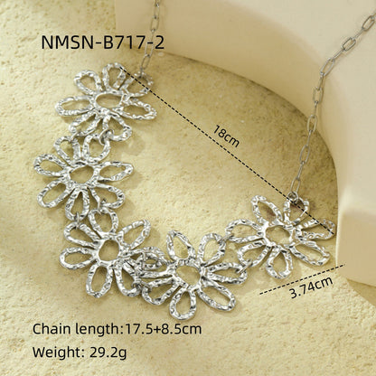 "Retro Asymmetric Cutout Floral Necklace – Light Luxury Style"