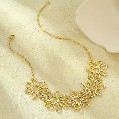 "Retro Asymmetric Cutout Floral Necklace – Light Luxury Style"